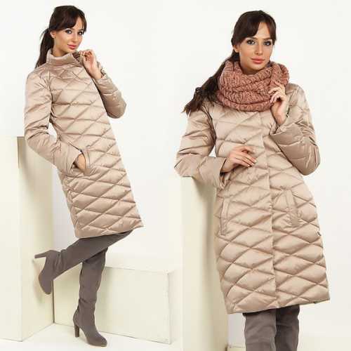 Прямые и расклешенные, длинные и короткие, в светлый тонах и ярких, насыщенных оттенках в этом году ассортимент стеганых пуховиков пополнится несколькими интересными линейками от известных кутюрье