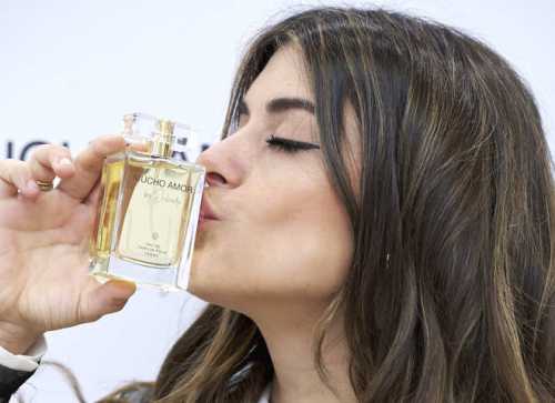 5 универсальных ароматов для девушек на 8 Марта