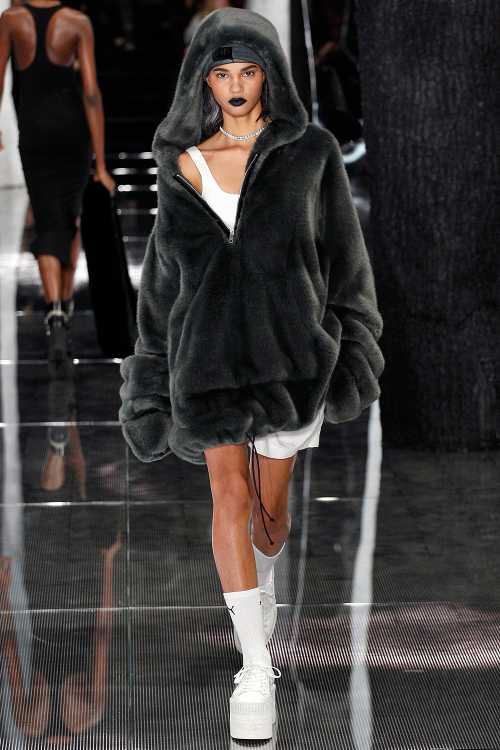 Рианна представила новую коллекцию Fenty x Puma в японском стиле