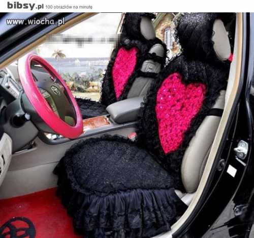 Но даже если бывшую в употреблении иномарку не отличить от новой, установка авточехлов поможет избежать ухудшения внешнего вида салона вашей машины, ведь время неумолимо не только по отношению к человеку