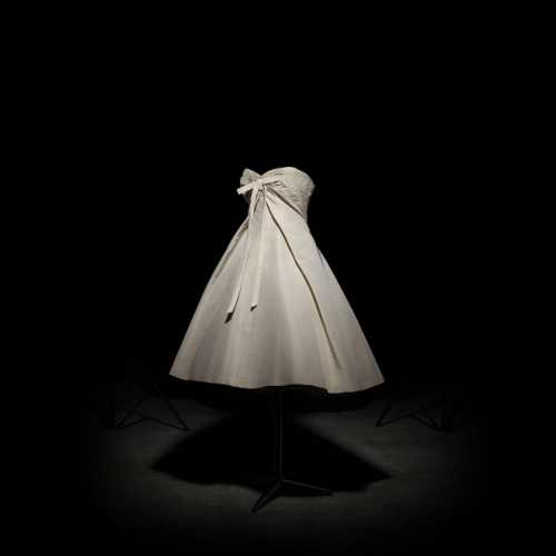 Летом состоится выставка Dior в честь 70