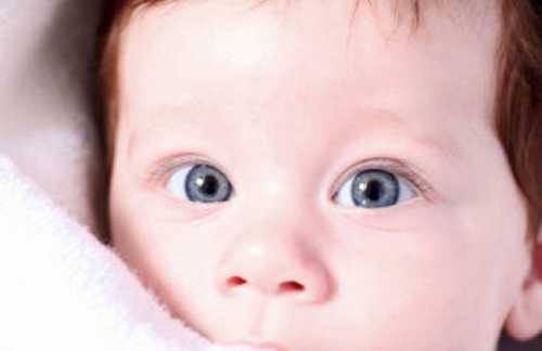 Когда новорожденный начинает видеть окружающий мир