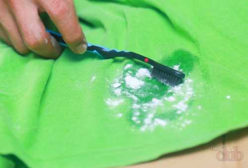 Нашатырь и соль отличное средство для нейтрализации желтых пятен с одежды из хлопка или льна