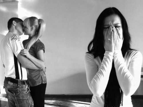 Рано или поздно в любых отношениях заканчивается романтика, наступает кризис, но честь и хвала тому, кто сумеет сберечь верность вопреки всем неполадкам