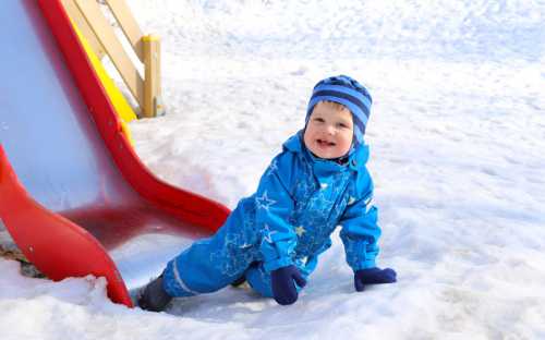 Гуляем с ребенком зимой: правильная одежда