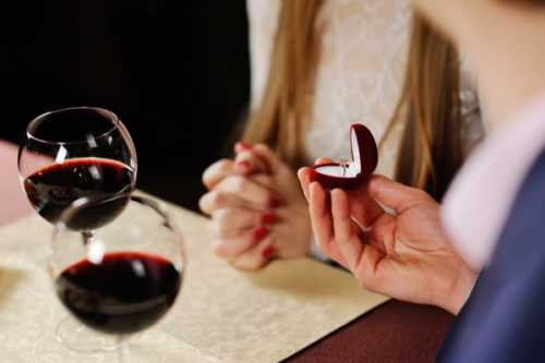 Что подарить девушке на 14 февраля: советы парням