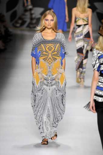 Джинсовые платья года модные фасоны, расцветка и декор мая