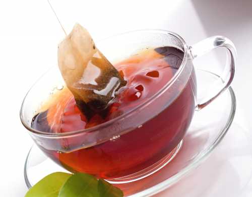 А при заваривании пакетированного чая дешевых марок каждый из нас делает это столько раз, сколько раз пьёт чай