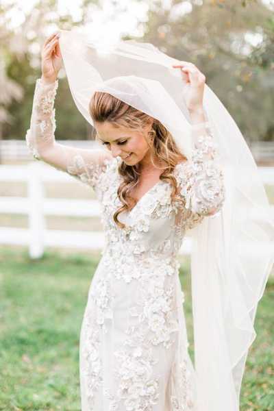 Прически на свадьбу: 15 роскошных вариантов с фатой