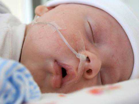 Хотелось бы сразу напомнить родителям, что не зря в течение беременности врачи настоятельно рекомендуют внимательно и ответственно относится к здоровью ребенка уже с момента его зачатия