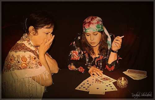 Денег с собою ты возьми, И ручку мне позолоти