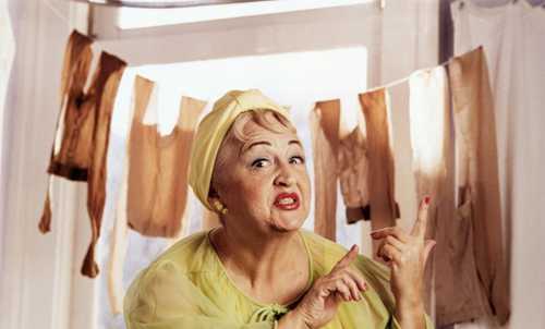 Я не стала изощряться в выборе самого эффективного продукта, например, льняного или оливкового, а остановилась на нерафинированном подсолнечном масле столовая ложка на ежедневной основе помогла мне опорожниться уже через сутки после приема, и еще два следующих дня подряд