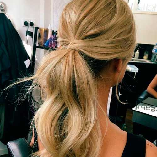 Изза приклеивания накладных прядей, ломаются натуральные волосы и на голове образуется плешь