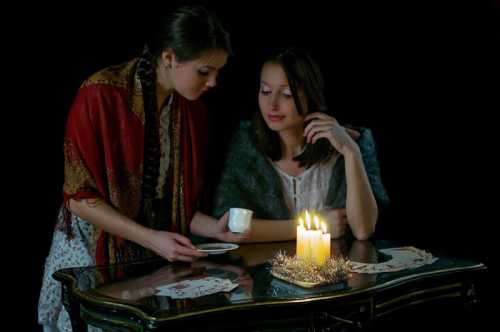 Значение пуговиц простая черная наработе, зеленая вмагазине, коричневая удрузей, белая впутешествии, желтая втранспорте, железная он будет военный, состразами вкино, театре илисельском клубе, синяя случайно наулице