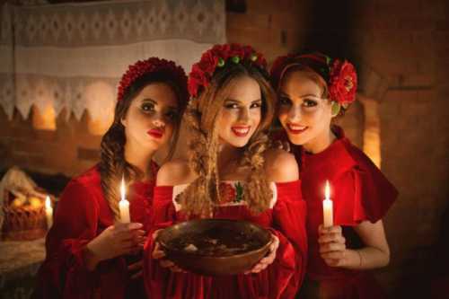 Новогодние традиции в России, приметы, советы, гадания и гуляния