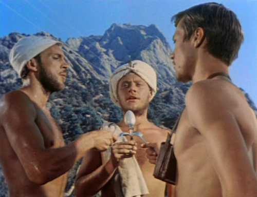 Я углубился в виноградную аллею, ведущую в грот мне было грустно