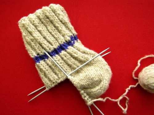 Носочки для родных - вяжем на пяти спицах