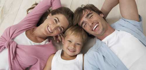 Наверное, совсем не трудно интересоваться делами жены, делать ей маленькие подарки, не ходить в нижнем белье по дому, не читать газету за общим столом, не оставлять жену без внимания, ухаживая в ее присутствии за чужими женщинами, отзываться на ее просьбы и помогать в делах и заботах