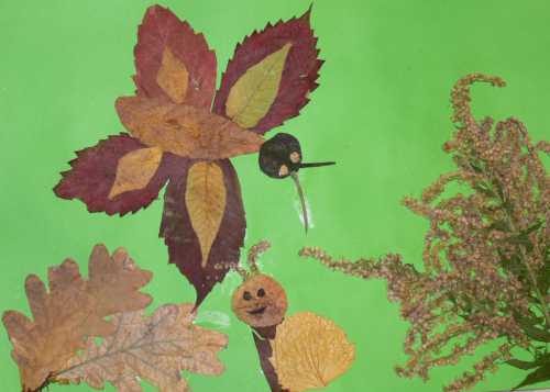 Далее требуется вырезать две грибные шляпки