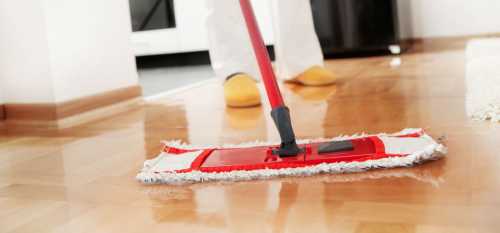 Жирные пятна хорошо выводятся при помощи моющих средств с нейтральным