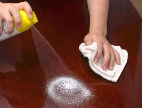 Протрите суконной или шерстяной тряпкой