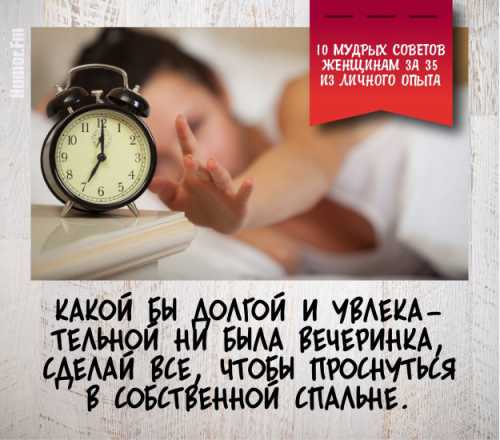 Шоколад поломать на кусочки, добавить сахар и влить молоко, готовить на среднем огне постоянно помешивая, довести почти до кипения, пока смесь не станет однородной