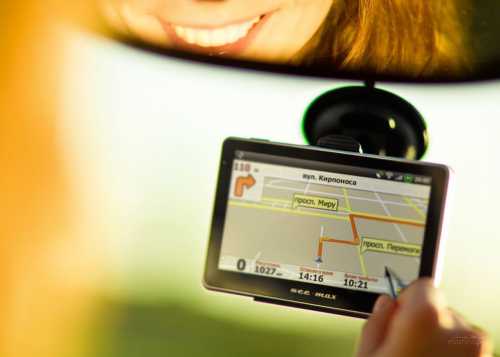 Все выпускаемые навигаторы, прежде всего, подразделяют по размеру дисплея