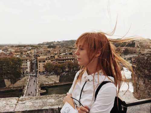 Нуждается в постоянном ощущении поддержки