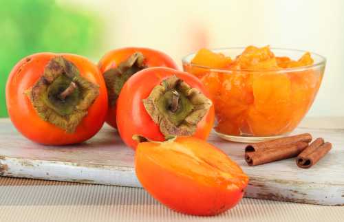 А кроме того, этот фрукт поможет справиться с запорами, так как содержит насыщенные жирные кислоты и на состоит из воды