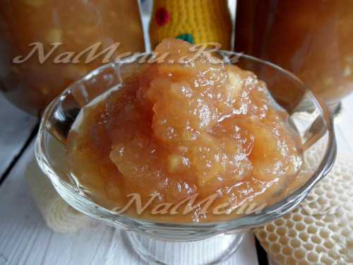 Яблоки вынуть, в жидкость добавить сахар и проварить до загустения капля не растекается