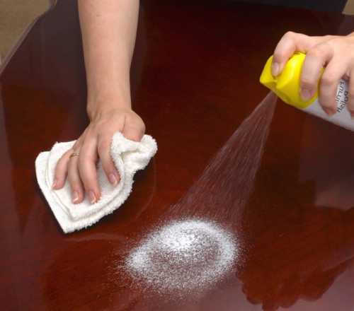 Чистка полированной мебели