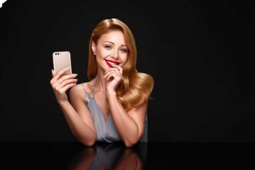 Компания верит, что альянс технологий и творчества сможет вдохновить окружающих на новые свершения