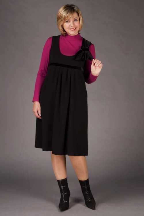 Универсальность данного вида одежды обусловлена разнообразием фасонов и тканей, используемых при его создании