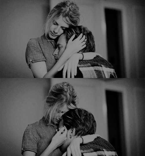 Он кается, и порой я задумываюсь о том, чтобы снова дать ему шанс, говорит