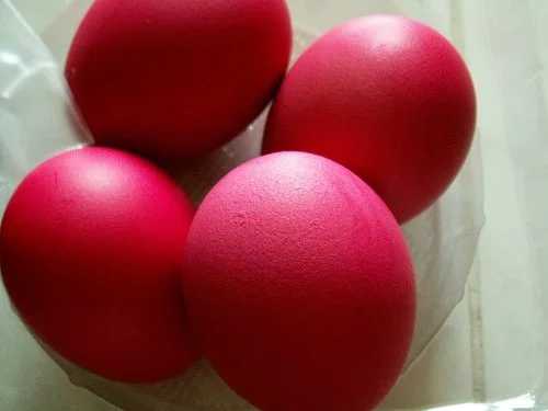 Как красить яйца свеклой: полезные советы
