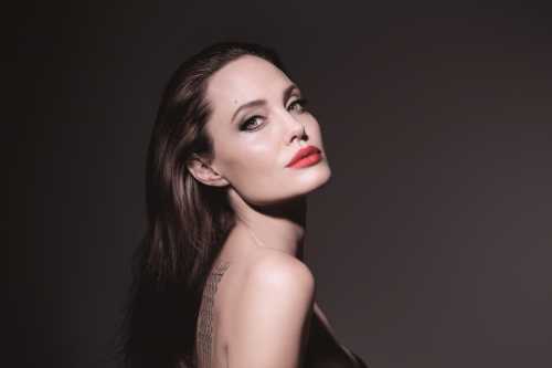 Анджелина Джоли снялась в новой рекламной кампании Guerlain